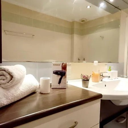 Large 2-bedroom Apartment Athens